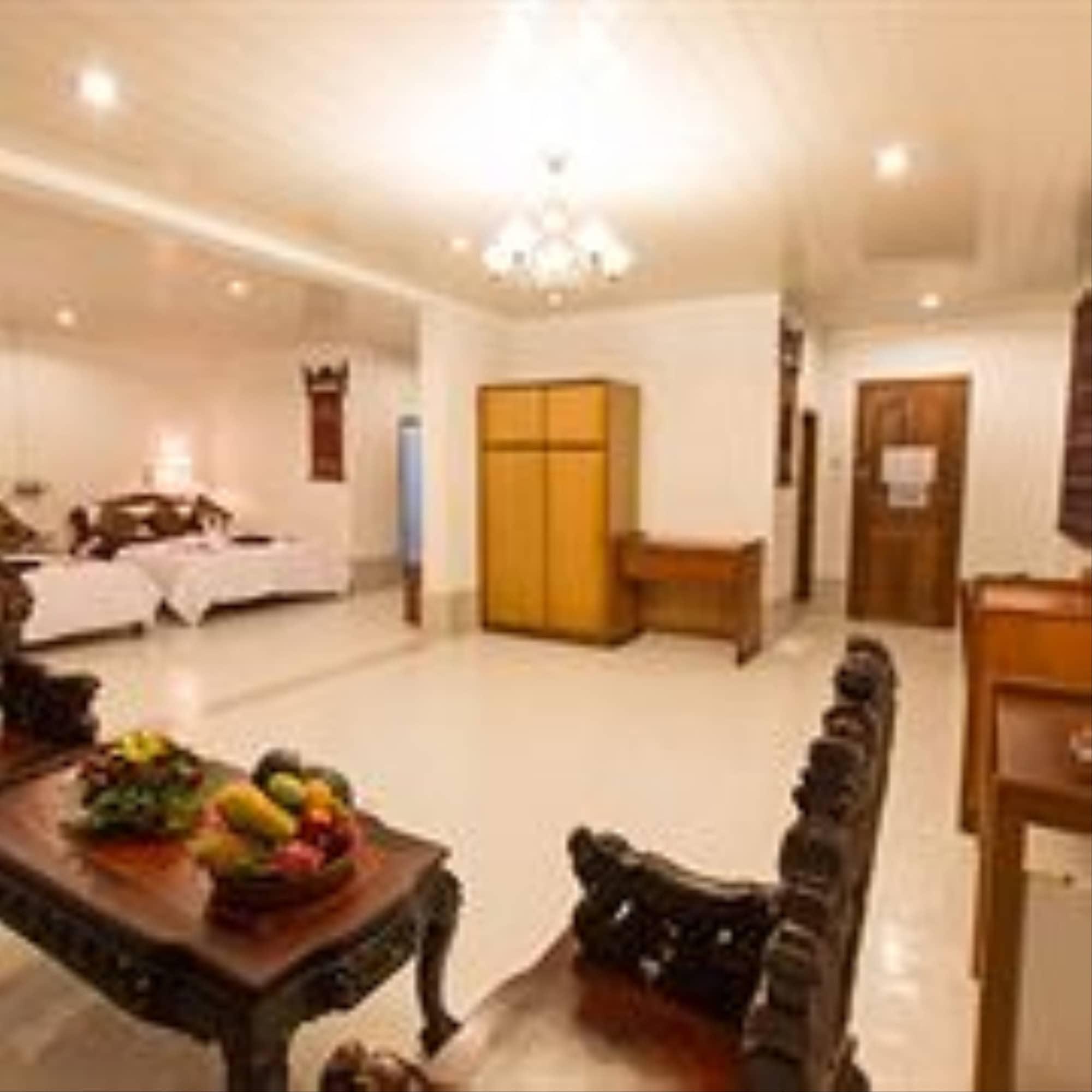 Asia Hotel Пном Пен Екстериор снимка